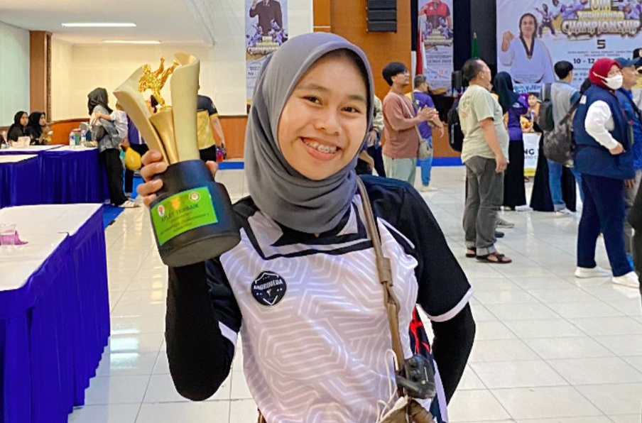 Rina Okta, Mahasiswa Berprestasi: Juara Pertama Taekwondo Tingkat Provinsi