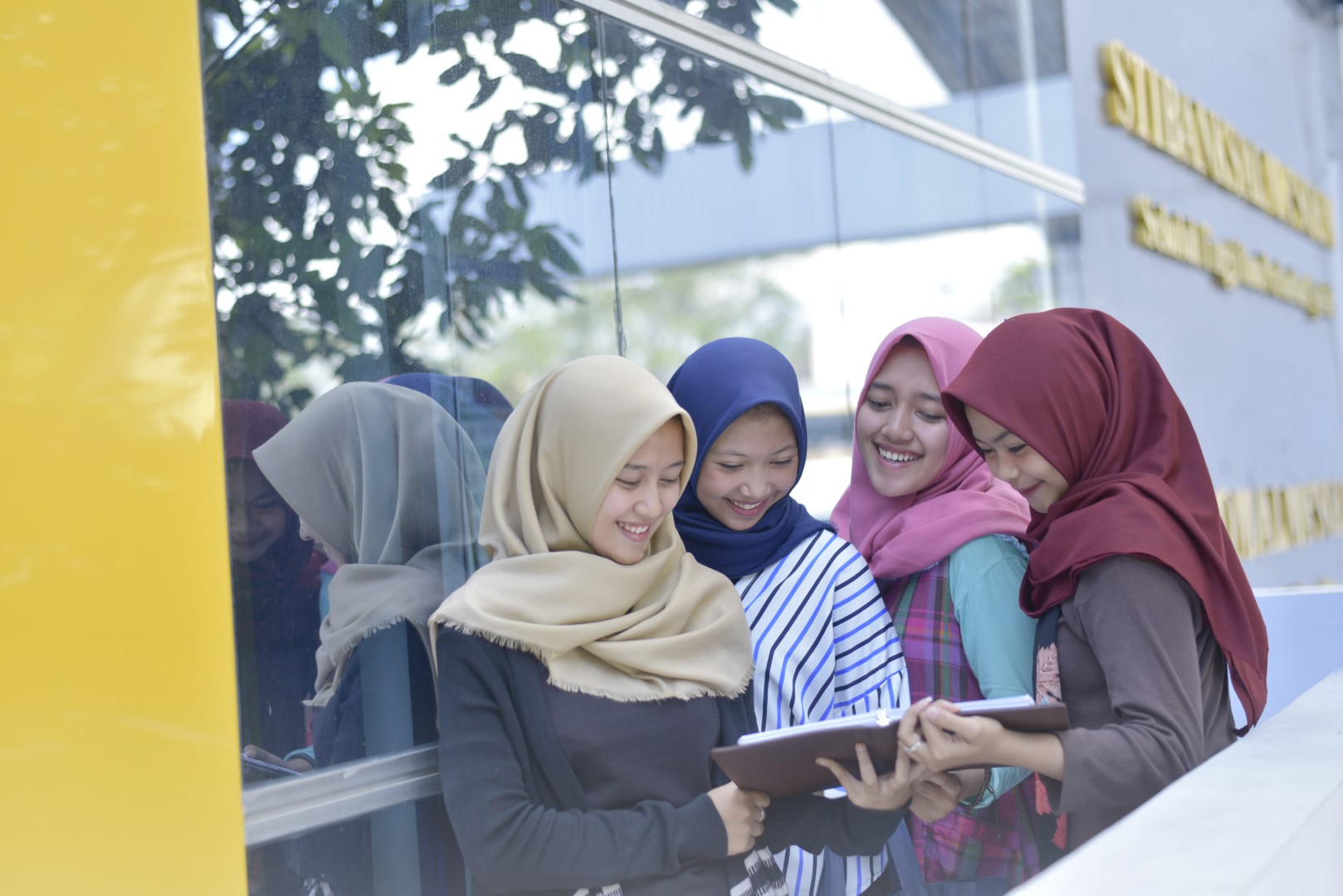 MENJADI UNIVERSITAS RISET