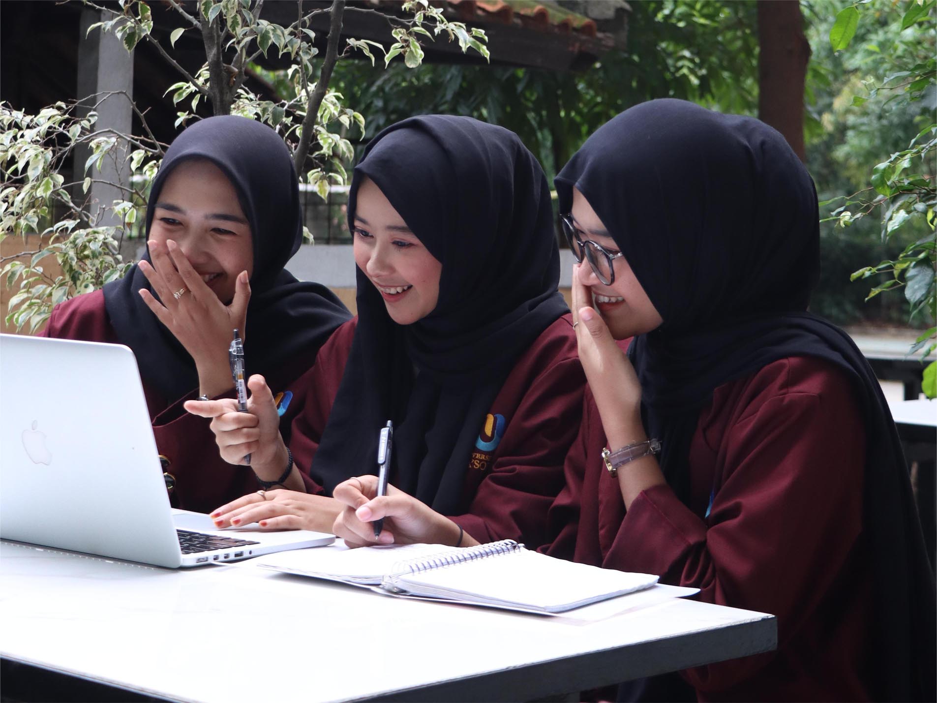 Apa Itu Komputerisasi Akuntansi dan Bagaimana Cara Kuliah Sambil Kerja di Kelas Karyawan?