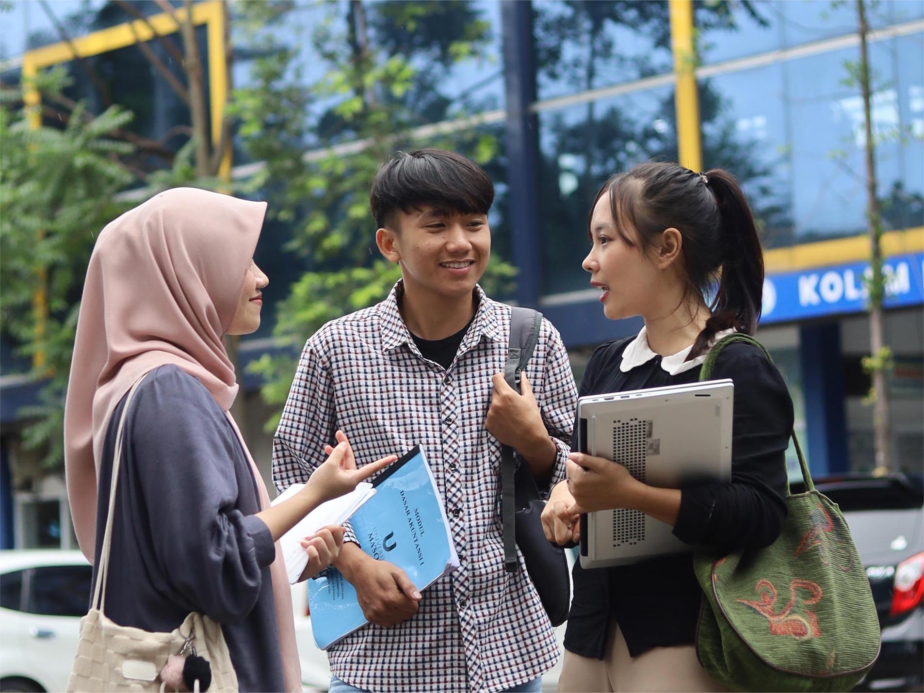 Cari Cara Biar Medsos Auto Profesional? Kuliah Jawabannya, Siap Bantu Karier!
