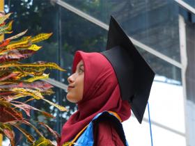 Benarkah Soft Skill Lulusan Kampus Akreditasi Lebih Unggul di Dunia Kerja? Cek Faktanya!