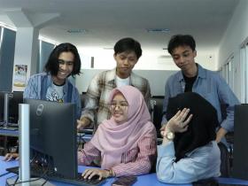 Apa kriteria kampus informatika terbaik untuk kelas karyawan agar sukses kuliah?
