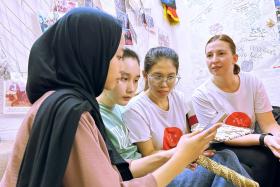 Siti Khofifah: Mahasiswa Ma'soem University yang Menyebarkan Kepedulian Melalui Volunteering International Culture & Education