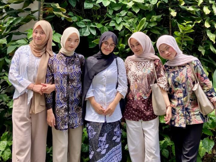 Gurl batik
