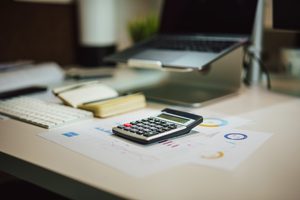 Imgi 405 free photo of a calculator on a desk