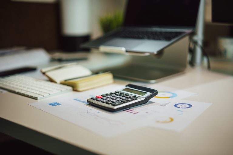 Imgi 405 free photo of a calculator on a desk