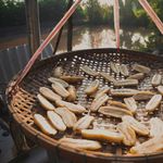 Slices of bananas sun-drying on a bamboo tray create a rustic, traditional ambiance.